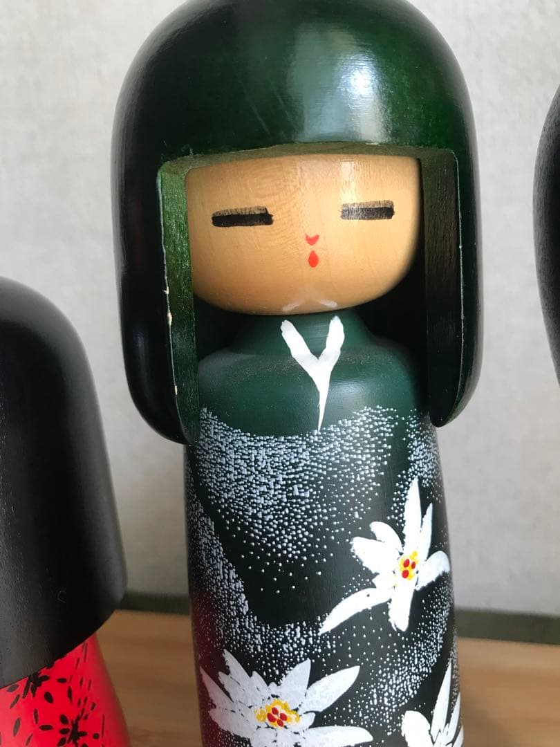 伝統的な木製こけし人形3体セット