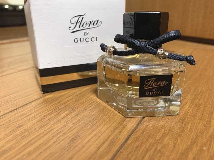 GUCCI フローラ　バイ　グッチ