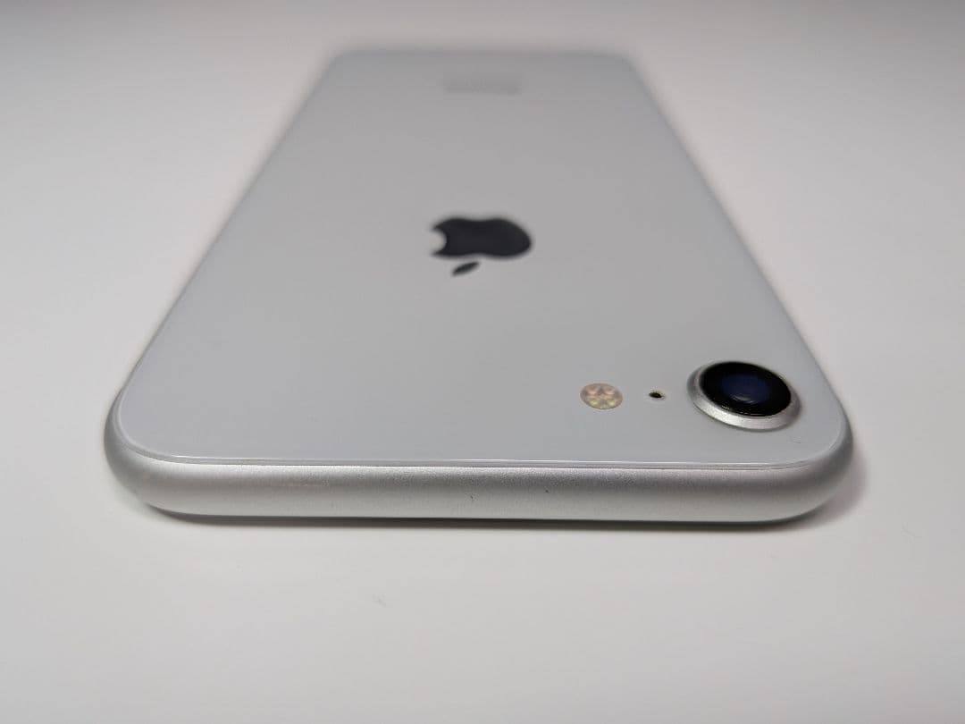 ④Apple iPhone8 64GB シルバー バッテリー88％