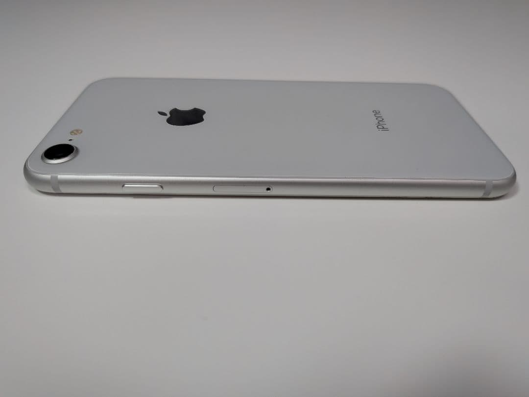 ④Apple iPhone8 64GB シルバー バッテリー88％