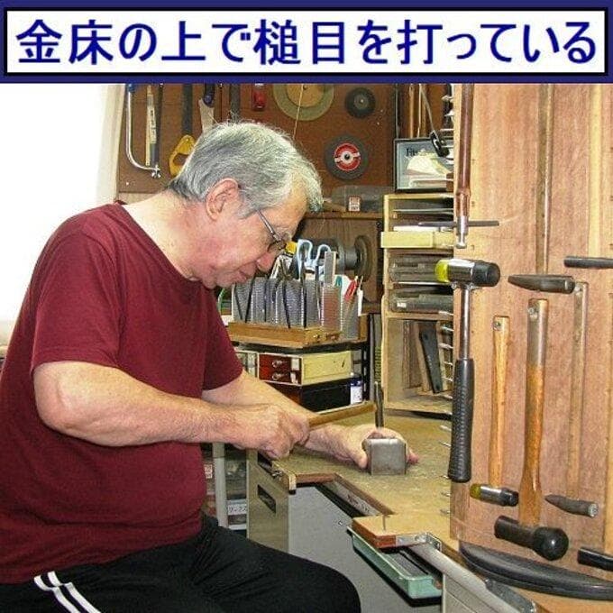 シンプルなラテン十字架　槌目光沢仕上げの小さなラテン十字架　cc03s　好評です