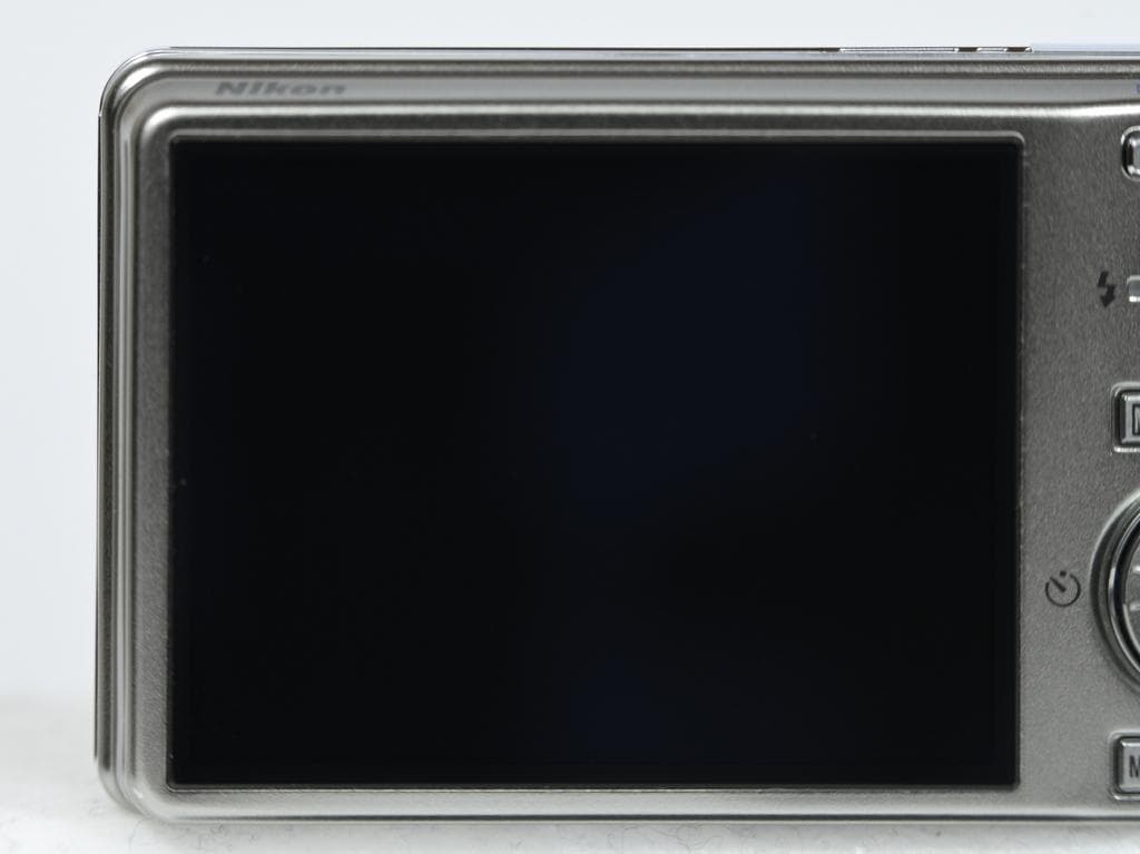 【超美品】 ニコン　Nikon COOLPIX S600 チタンシルバー