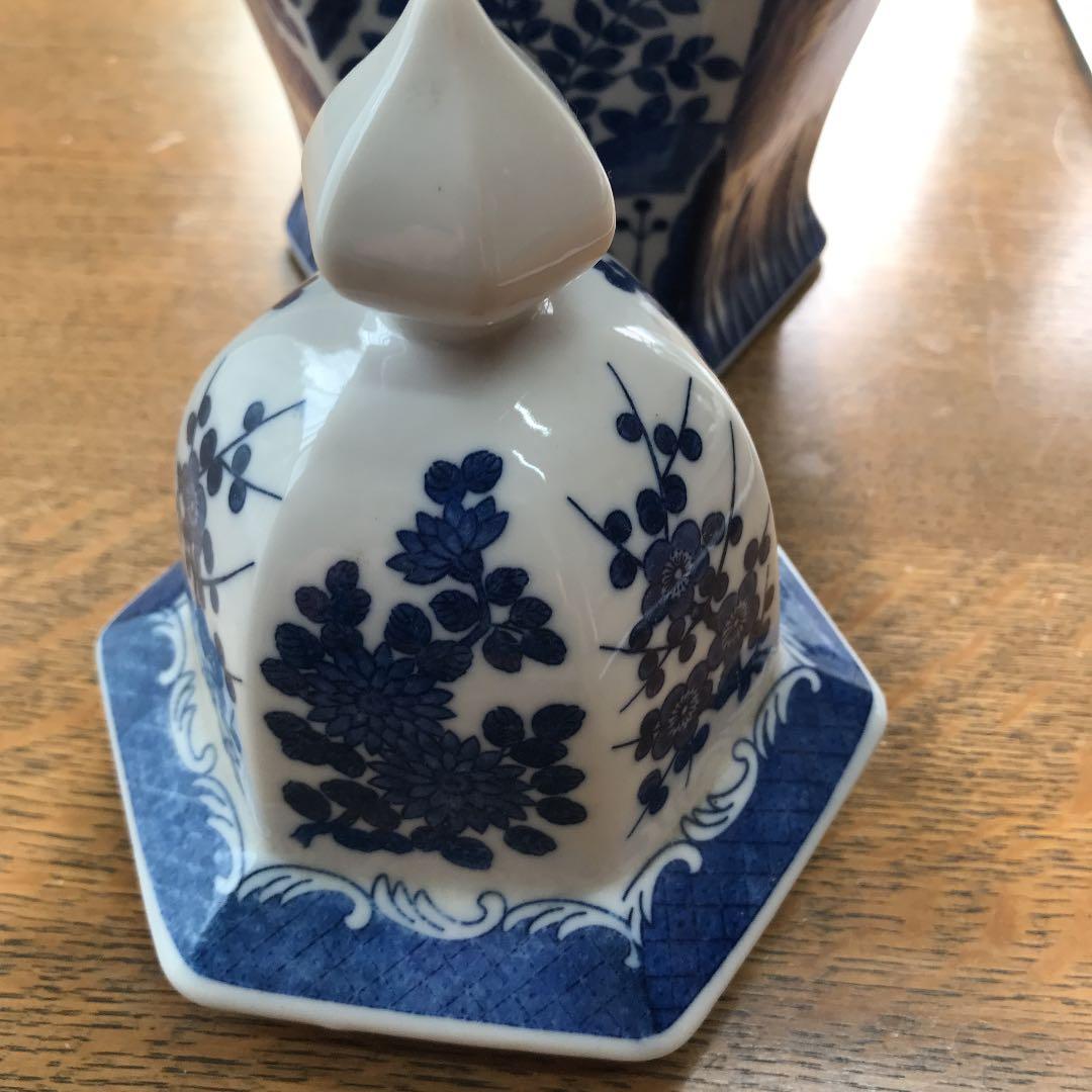 壺？蓋付き