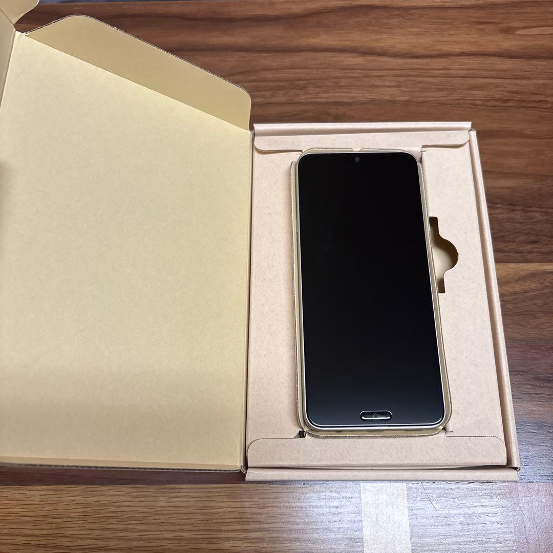【美品】らくらくスマートフォン Lite MR01 ゴールド SIMフリー