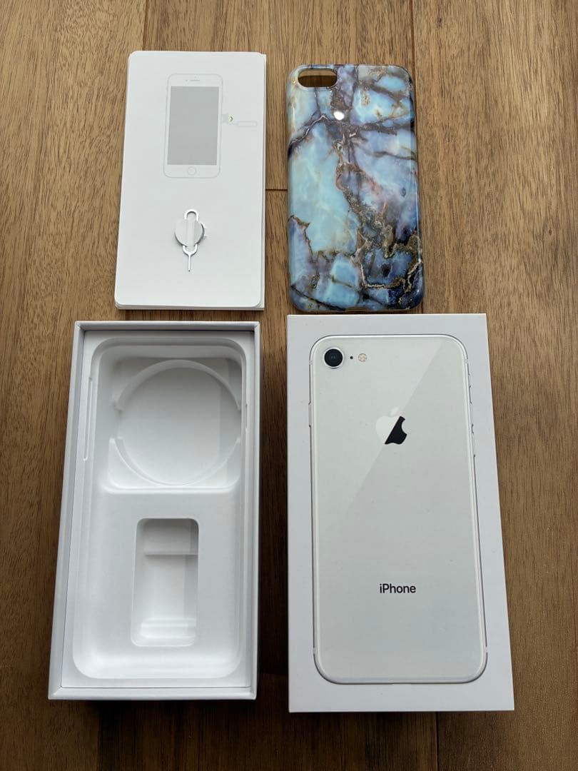 iPhone 8 本体　64G