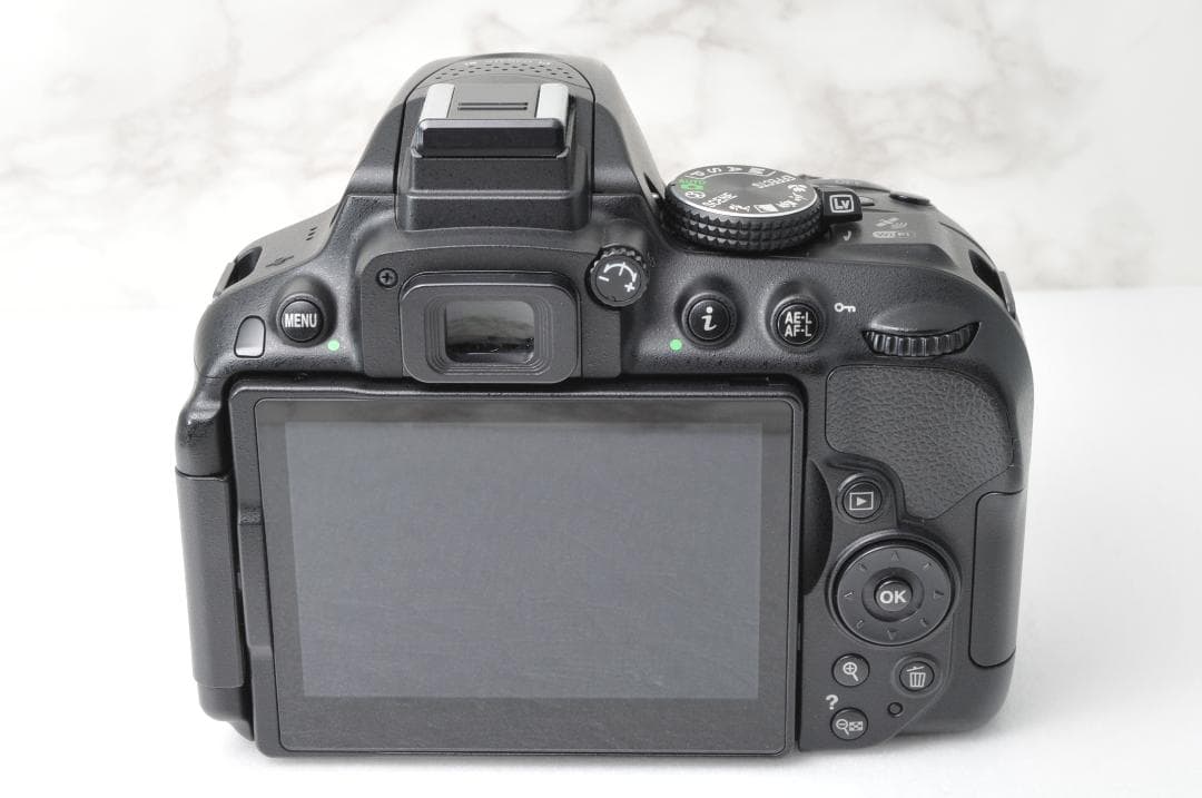 動作品 Nikon D5300⭐️Wi-Fi スマホ転送 一眼レフカメラ ニコン