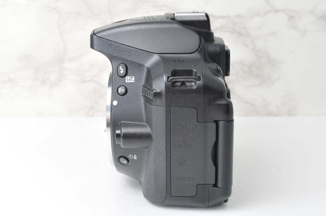 動作品 Nikon D5300⭐️Wi-Fi スマホ転送 一眼レフカメラ ニコン