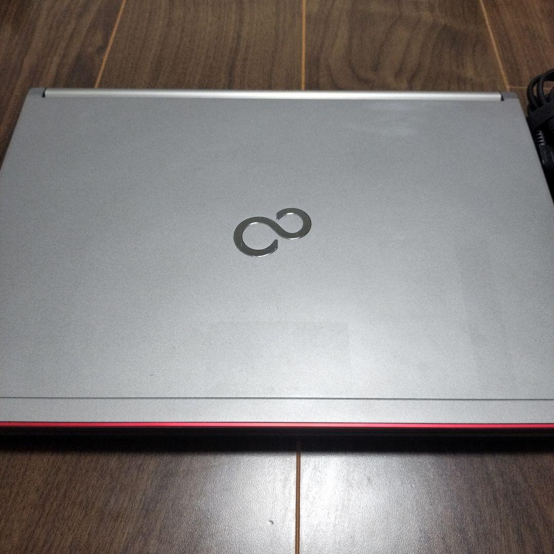 Fujitsu FUTRO ME734 ノートPC