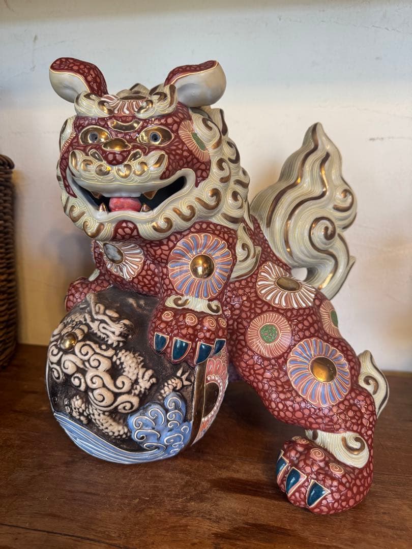 九谷焼 獅子 玉乗り獅子 シーサー 魔除け 陶器製獅子の置物