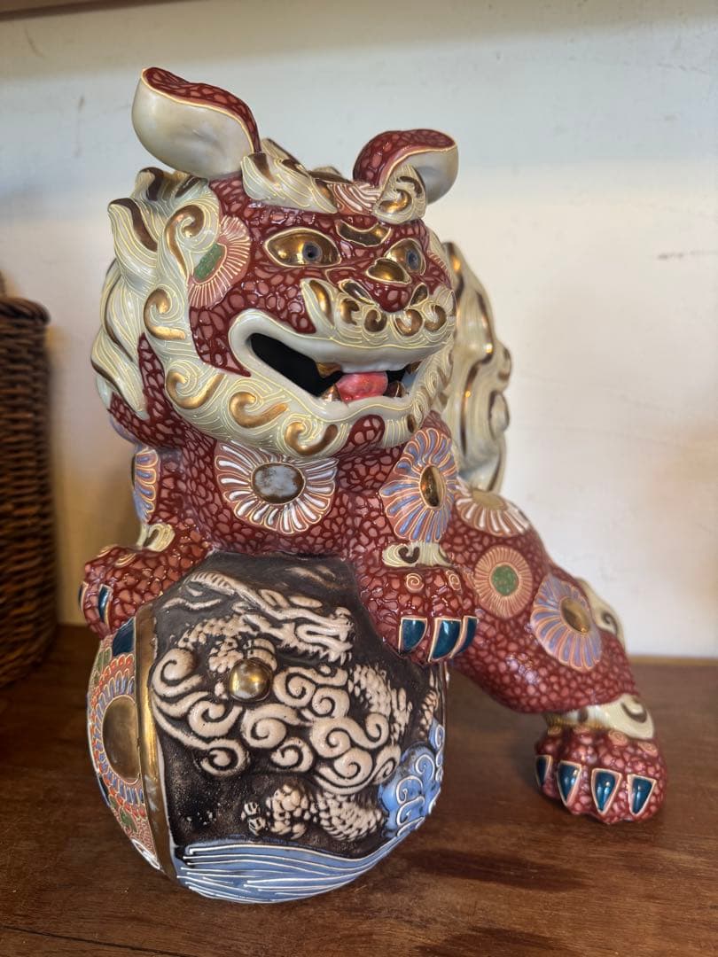 九谷焼 獅子 玉乗り獅子 シーサー 魔除け 陶器製獅子の置物