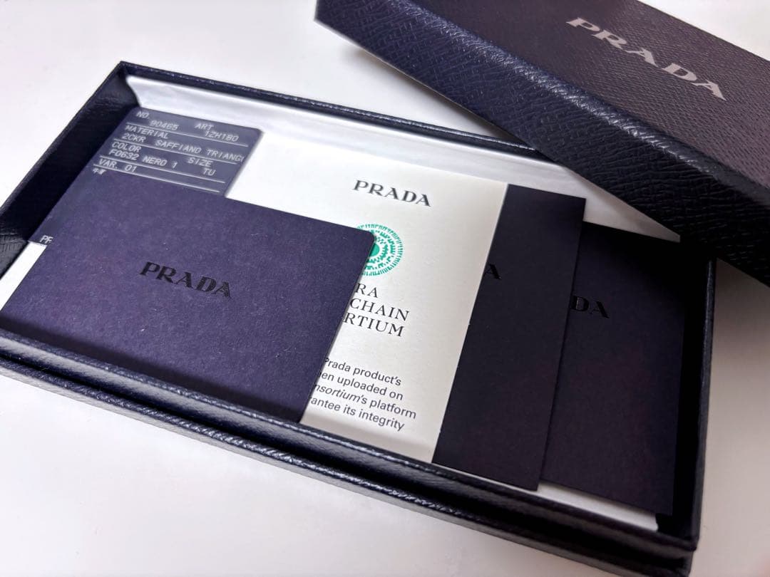 【箱/保証書あり】PRADA iPhone15 ケース