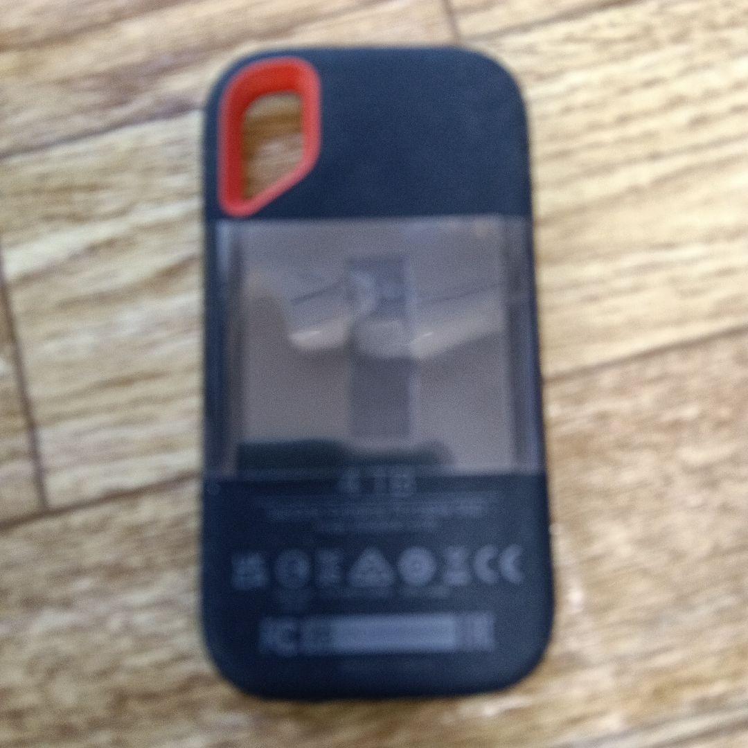 SanDisk 外付けSSD ブラック/レッド