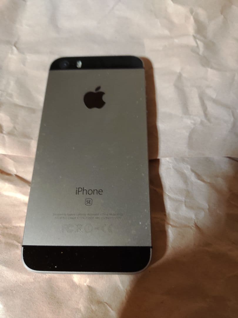 iPhone SE1 （本体グレイ）& 5s （本体ホワイト）※双方ジャンク