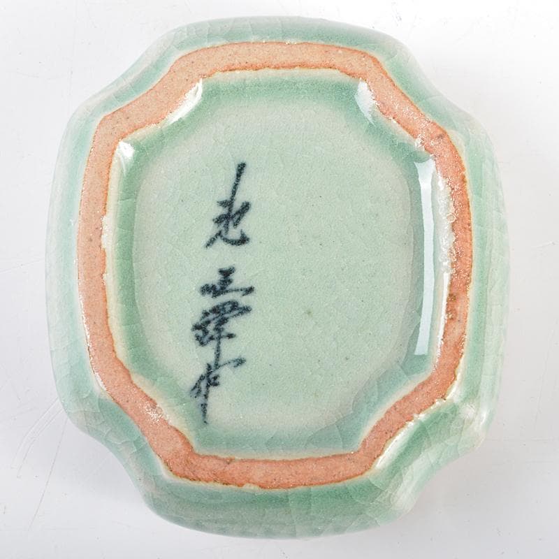 韓国人間国宝　無形文化財　池順鐸作　高麗青磁　象嵌花文　香合　共箱　CR5307