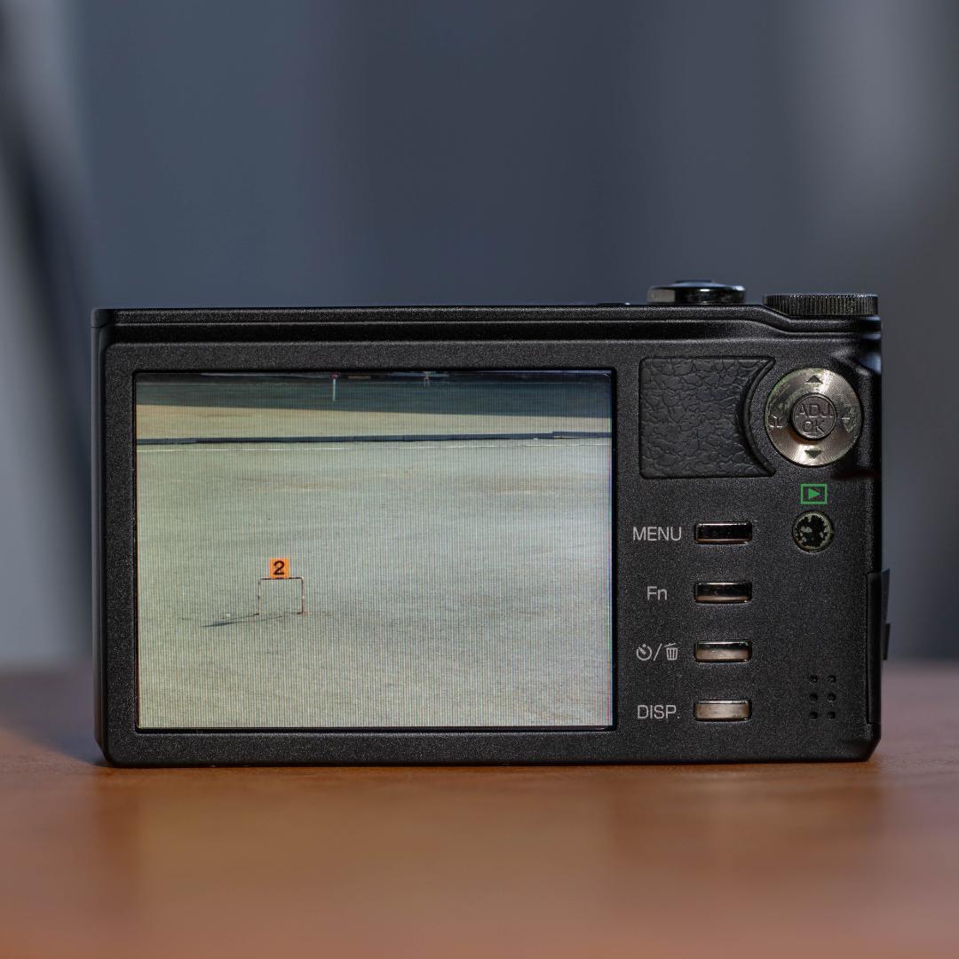 【憧れのコンデジっぽさを味わえる】RICOH CX1 ブラック
