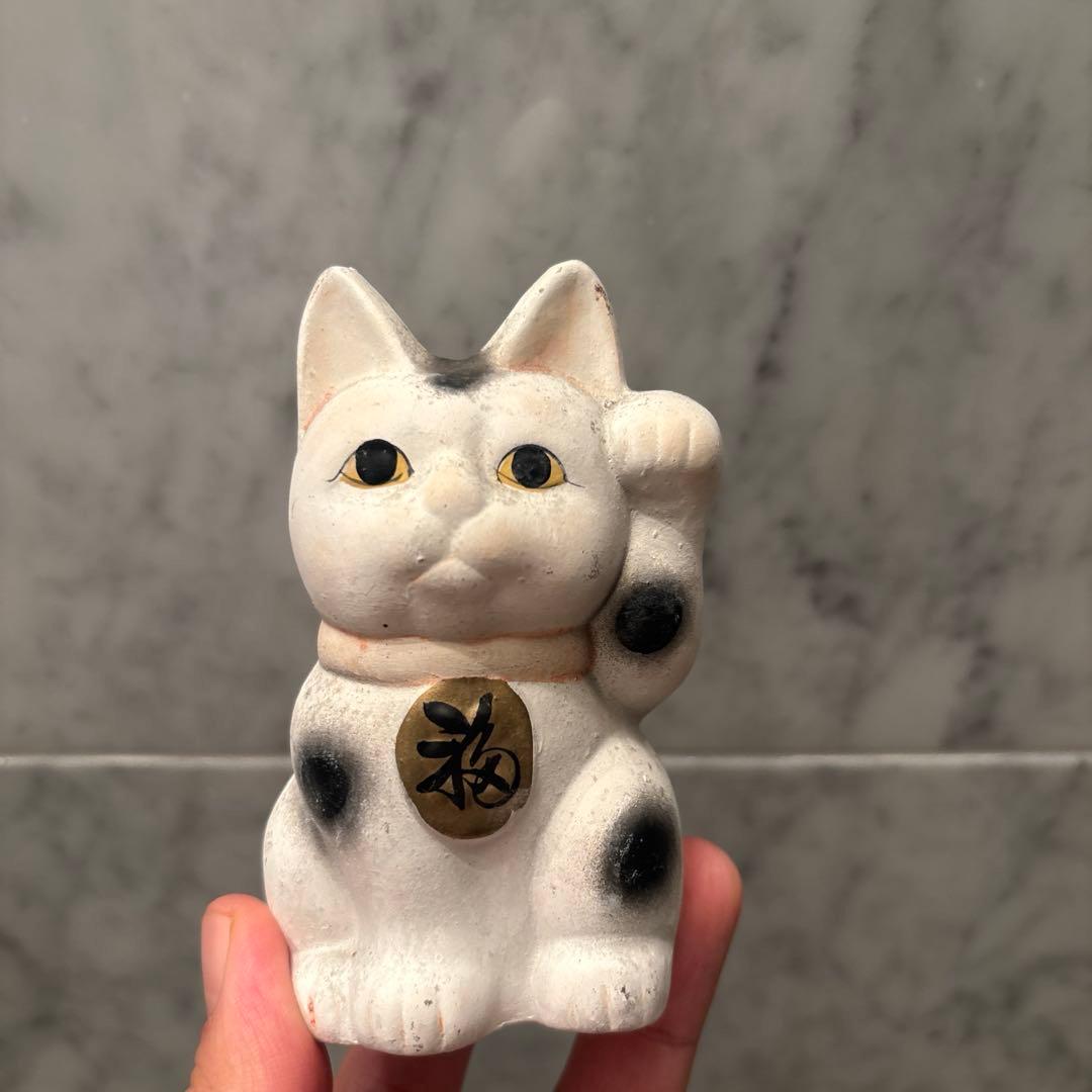 ヴィンテージ美しい瞳が神秘的で微笑む姿が秀逸な招き猫