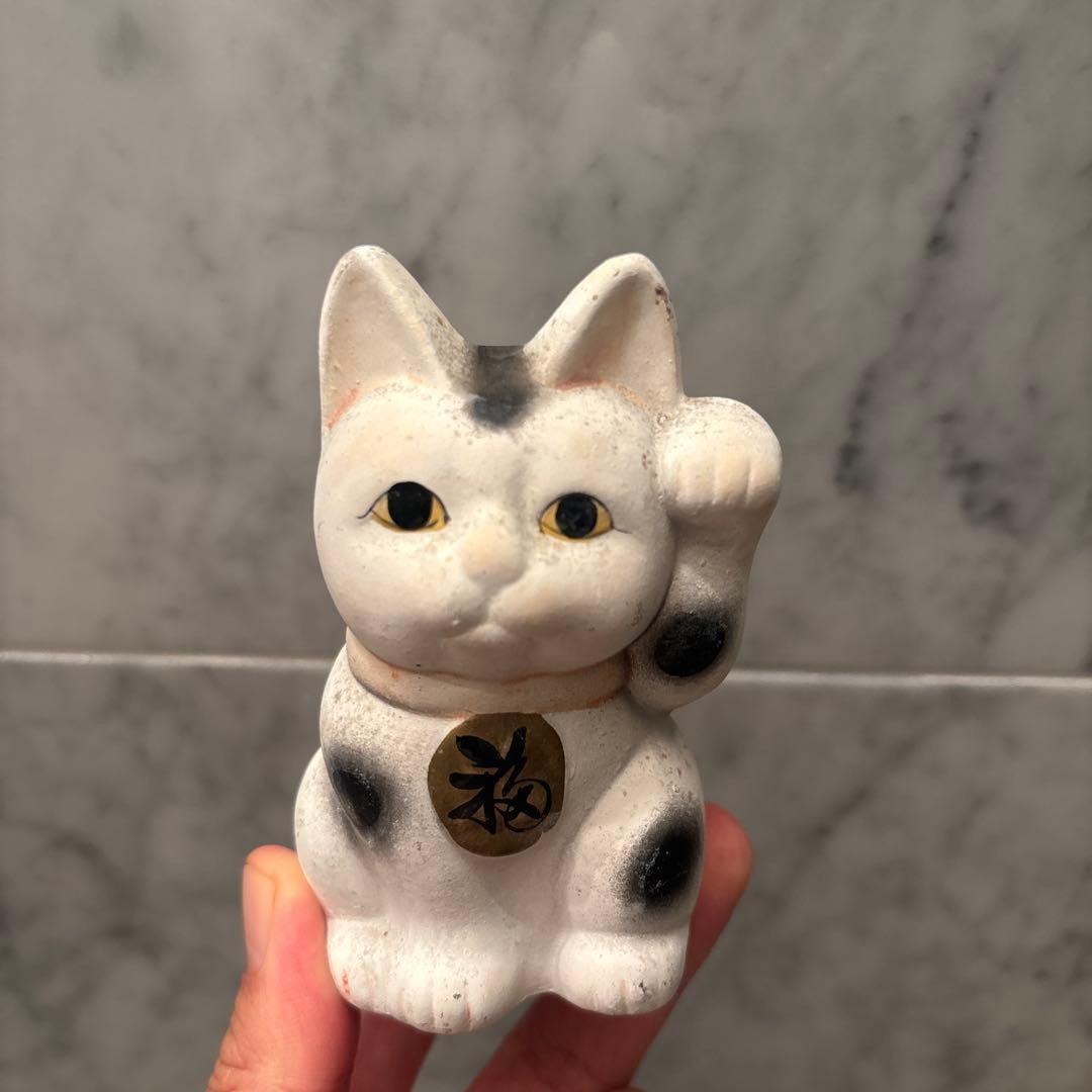 ヴィンテージ美しい瞳が神秘的で微笑む姿が秀逸な招き猫