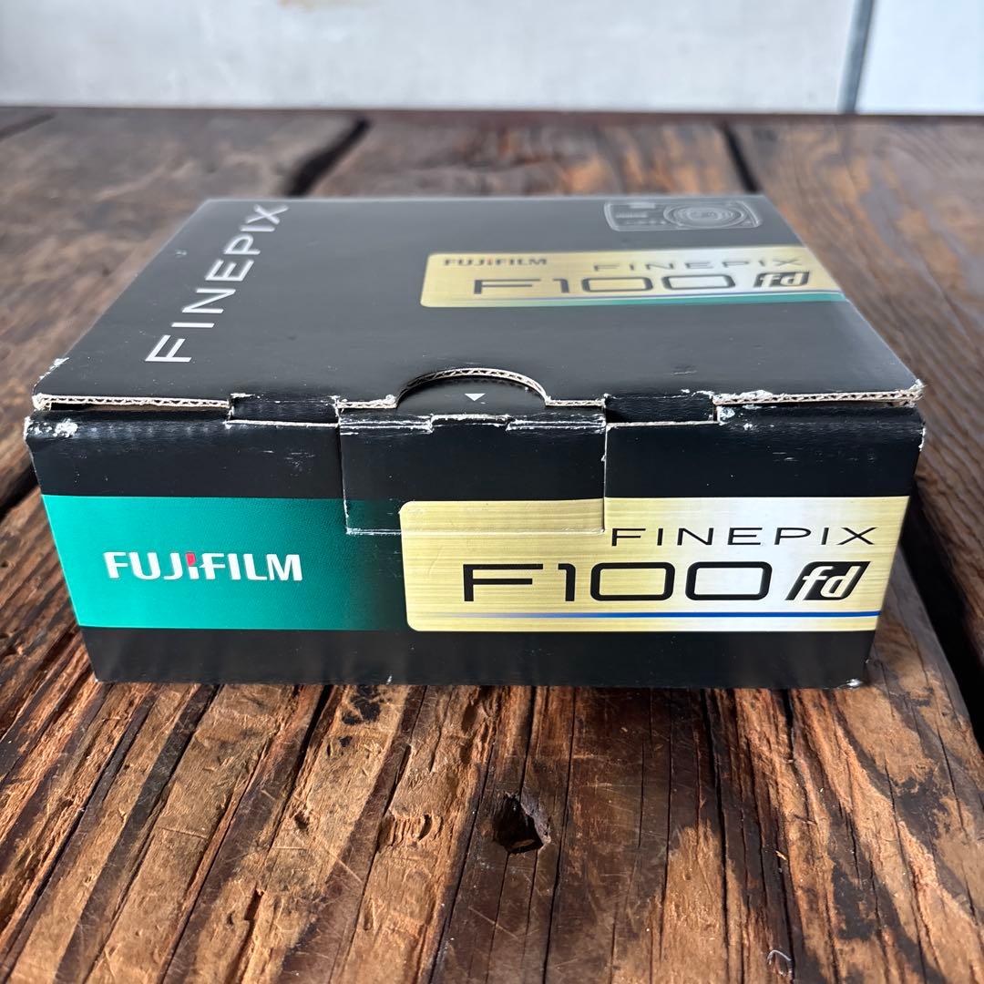 Fujifilm FinePix F100fd コンパクトデジタルカメラ　箱付