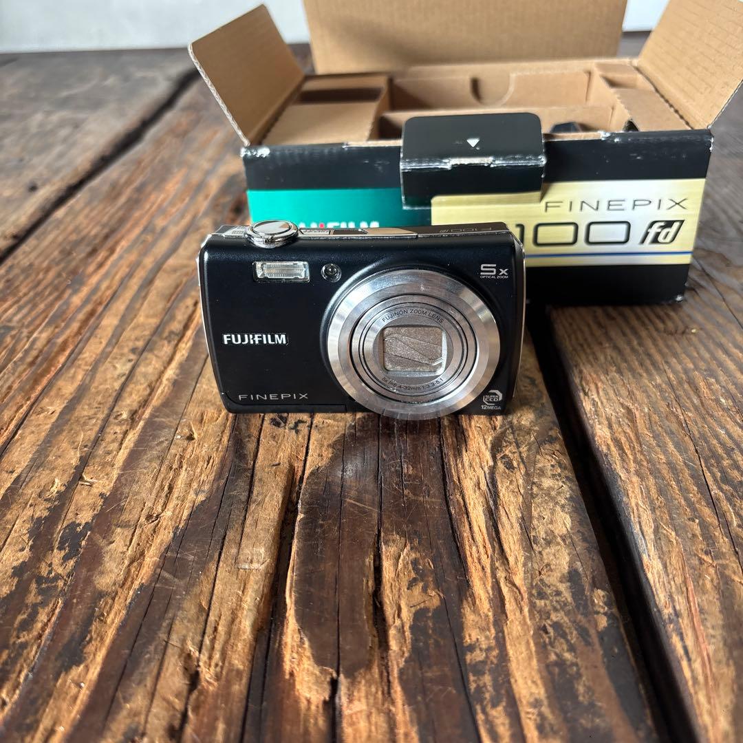 Fujifilm FinePix F100fd コンパクトデジタルカメラ　箱付