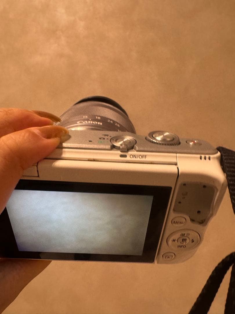 美咲【美品*付属品付き】canon EOS M10ミラーレスカメラ