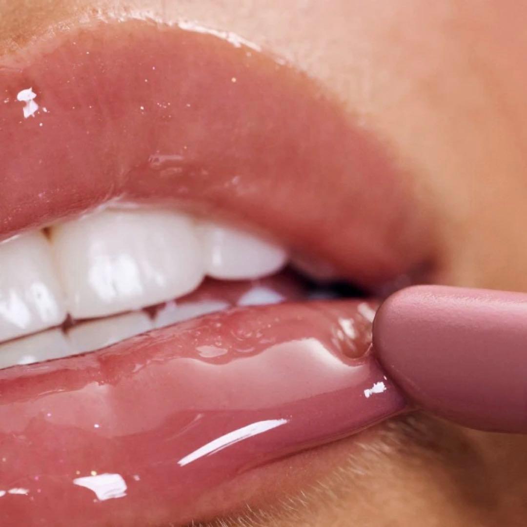 リップグロス rhode skin peptide lip tint salty tan