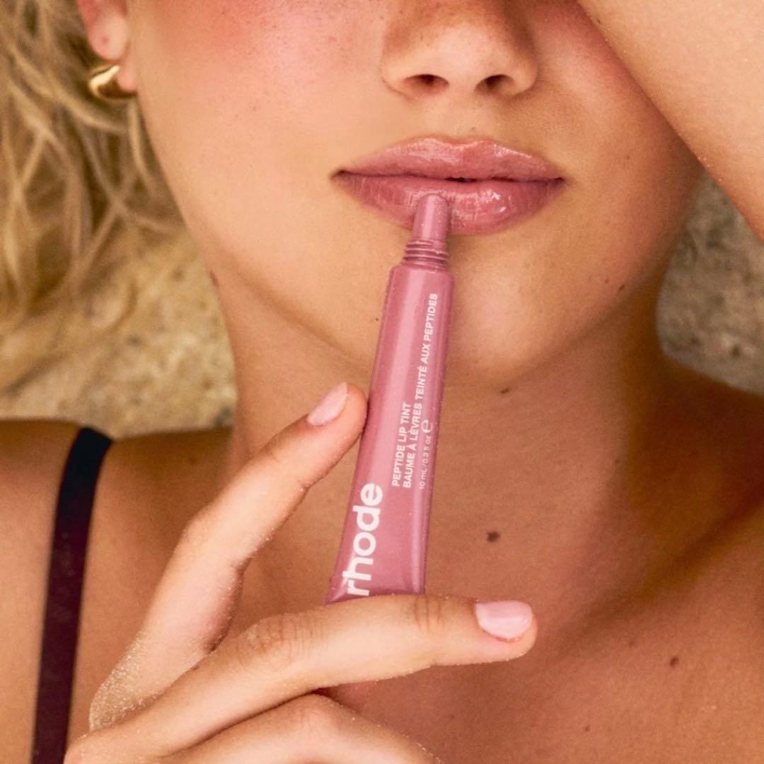 リップグロス rhode skin peptide lip tint salty tan