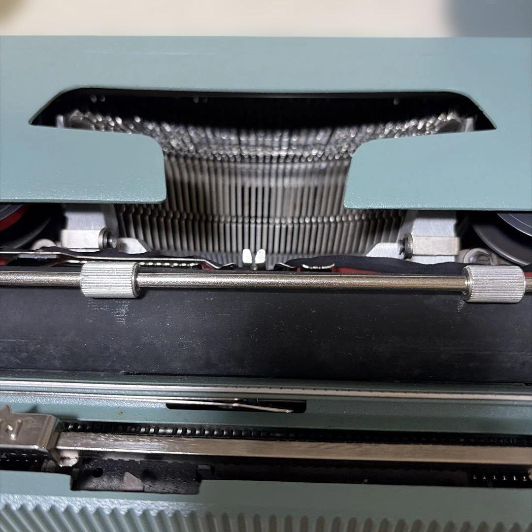 タイプライター / Olivetti Lettera 32
