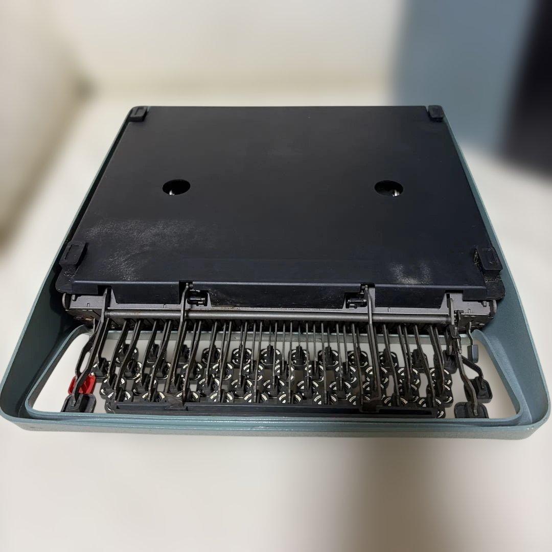 タイプライター / Olivetti Lettera 32