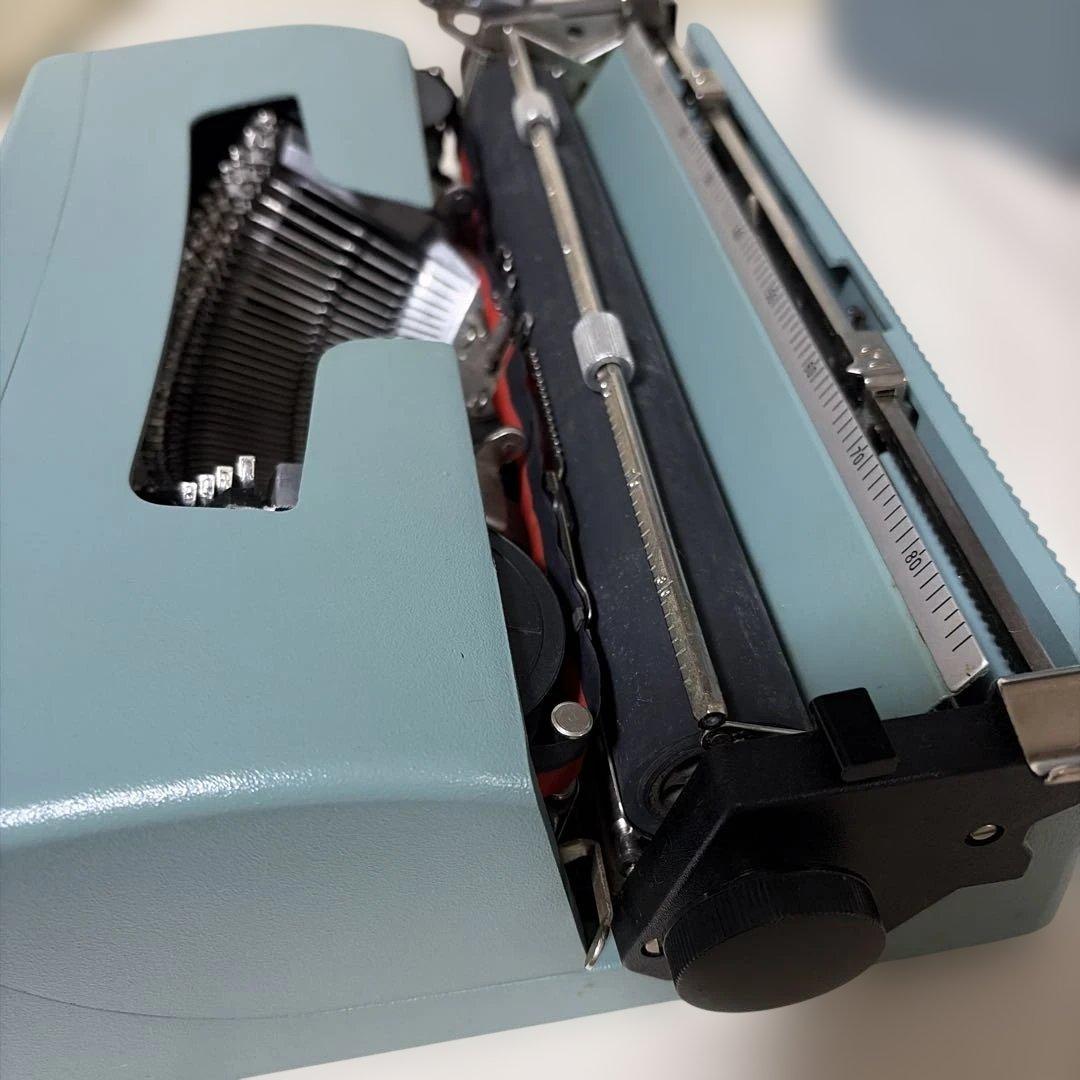 タイプライター / Olivetti Lettera 32