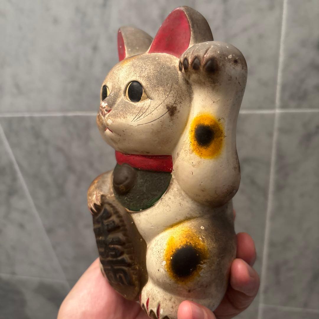 アンティーク　大きな瞳やお髭が美しい招き猫の陶器