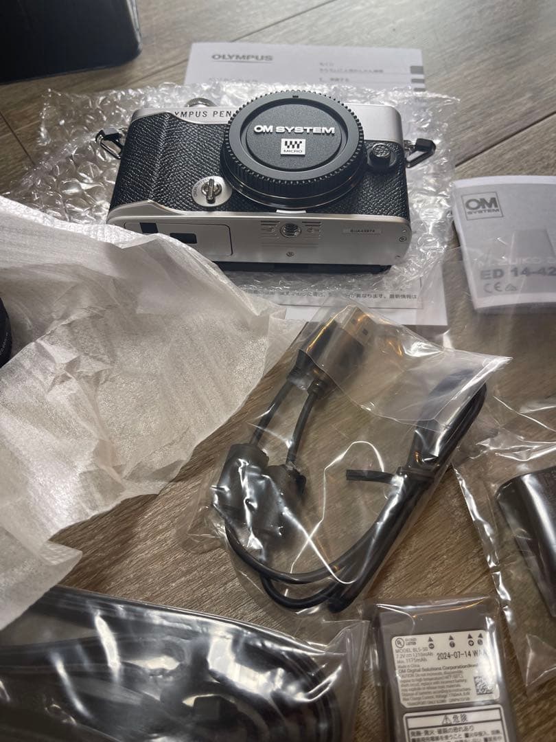 オリンパス　OLYMPUS PEN E-P7 新品未使用