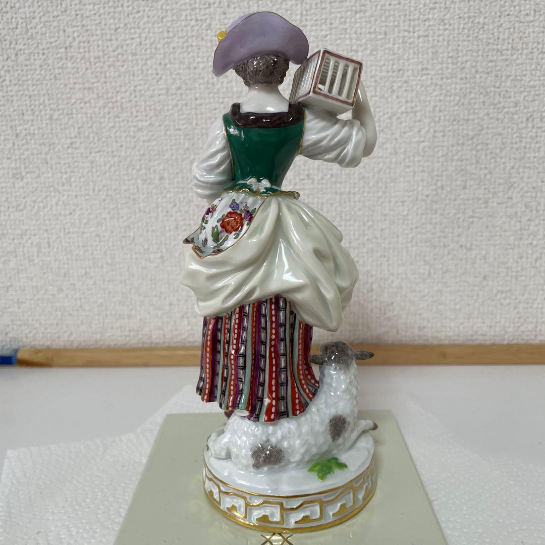 ・伝書鳩を持つ羊飼いの女性・マイセン・ボタン剣・高さ１８cm・Meissen・
