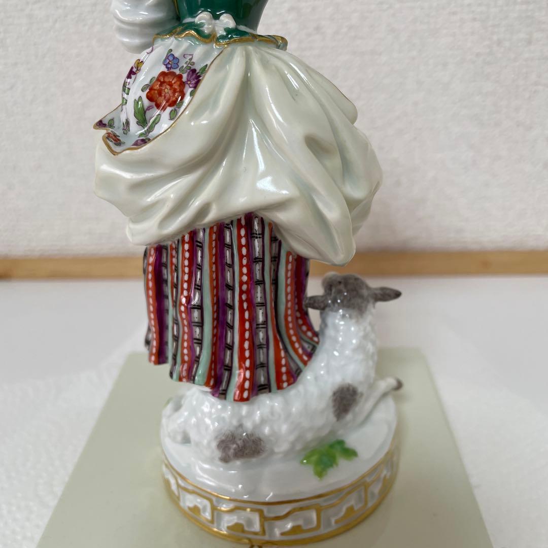 ・伝書鳩を持つ羊飼いの女性・マイセン・ボタン剣・高さ１８cm・Meissen・