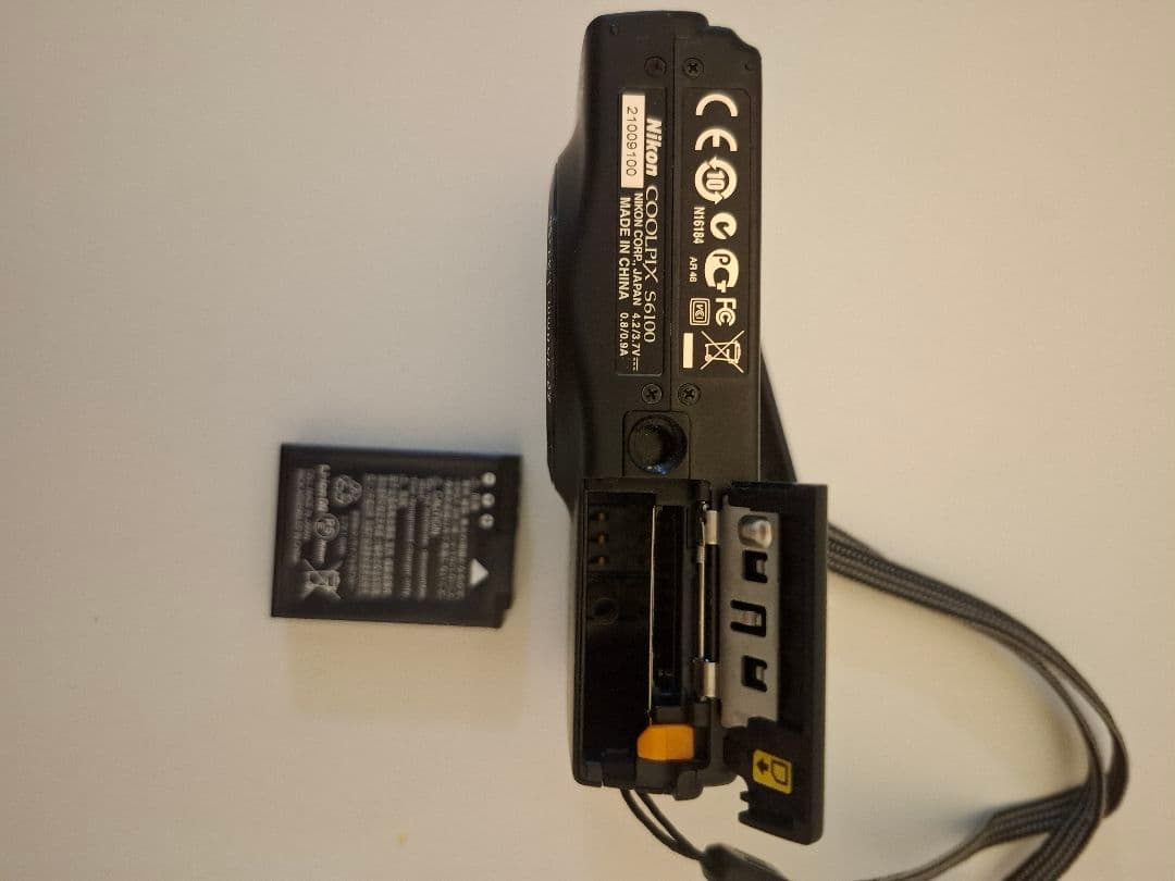 Nikon COOLPIX S6100 ニコン　コンパクトデジタルカメラ