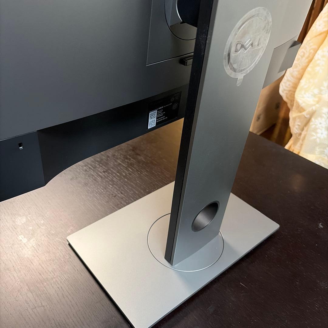 Dell 27インチ 4K ディスプレイ U2718QM