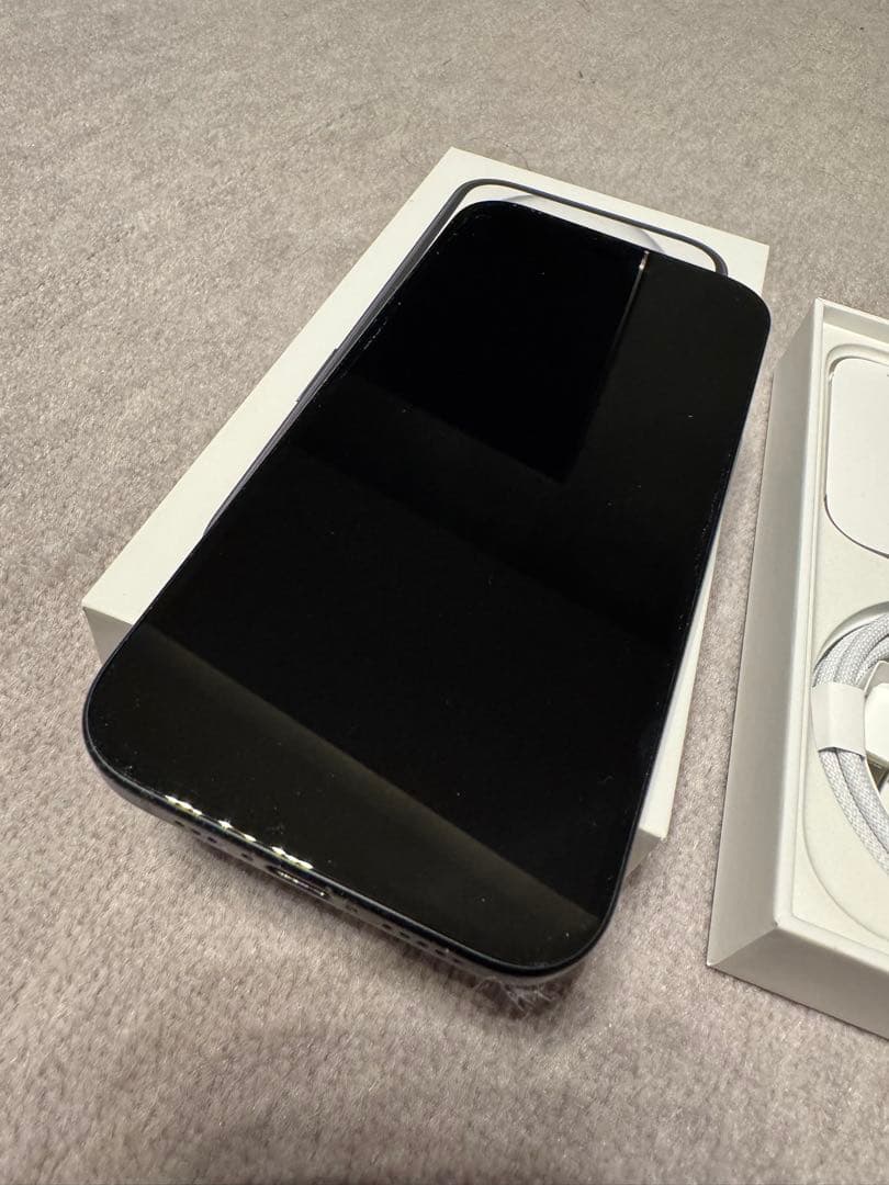 (美品)iPhone 15 ブラック 本体 充電ケーブル付