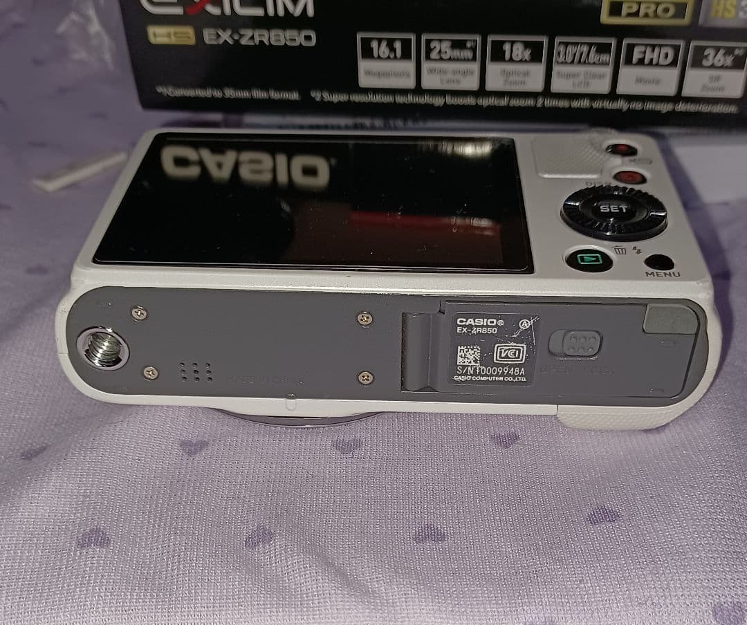 CASIO EXILIM EX-ZR850 デジタルカメラ　ホワイト