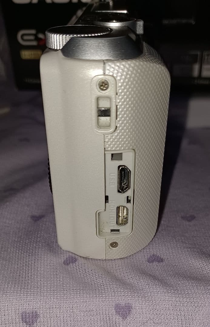 CASIO EXILIM EX-ZR850 デジタルカメラ　ホワイト