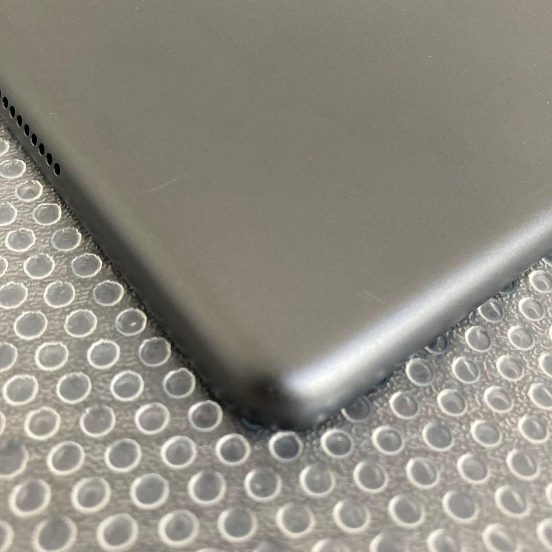 3676【早い者勝ち】美品☆iPad8 第8世代 32GB SIMフリー☆