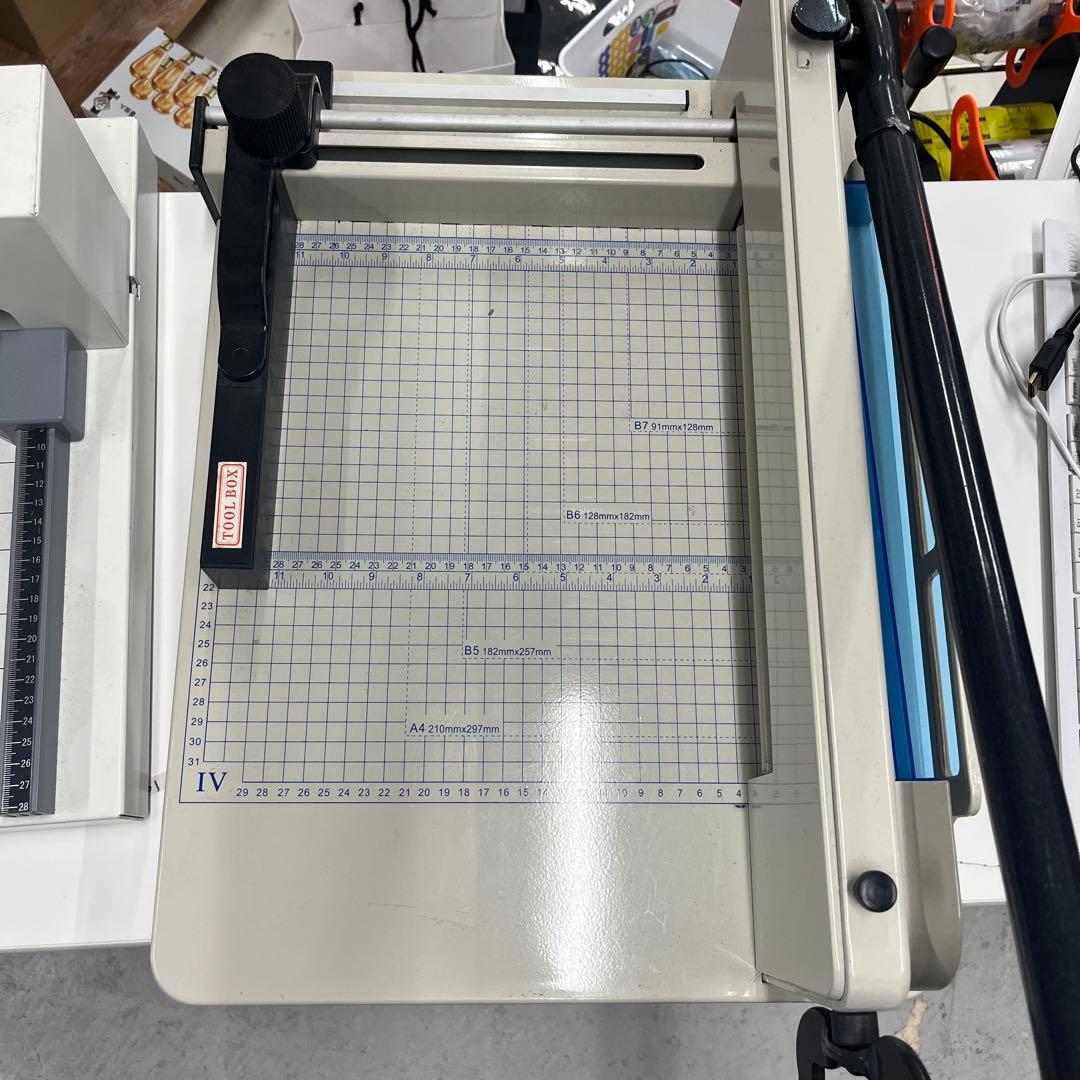 A4対応 手動裁断機 ホワイト