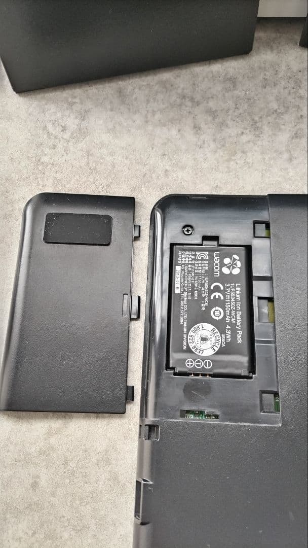 Wacom Intuos Pro PTH-651/K0 ミディアム