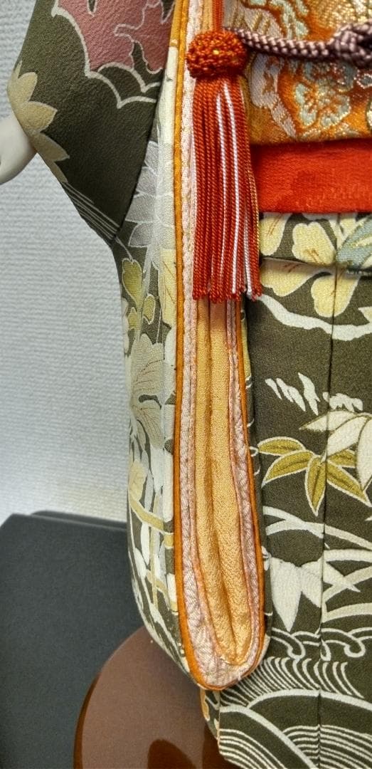 母の花嫁衣裳を着た市松人形　昭和レトロ・木目込み人形・古布・真多呂人形