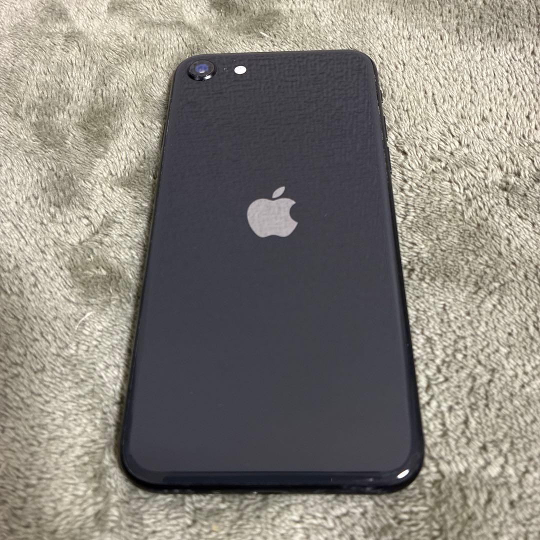 Apple iPhone SE第二世代64Gブラック ケース付き