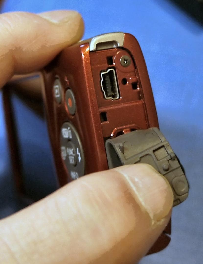 canon　IXY200（レッド）　美品　使用少な目です　充電器付
