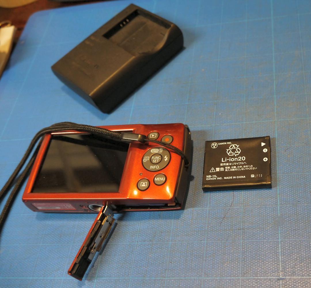canon　IXY200（レッド）　美品　使用少な目です　充電器付