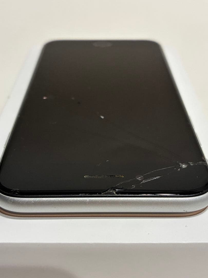 【画面割れあり】MHGQ3J/A iPhone SE2 64GB ホワイト