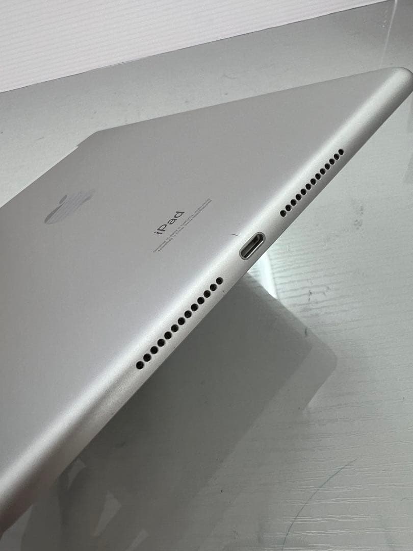 美品　 iPad(第8世代) 128GB シルバー　 SIMフリー