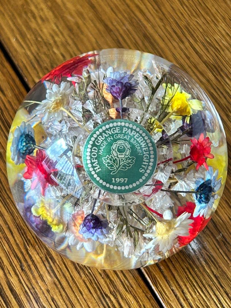 1997年　ハフォドグレンジ ◆ ウェールズで育った本物のお花のペイパーウェイト