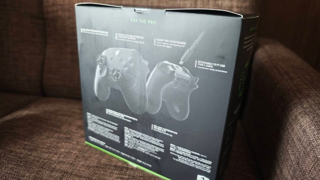 RAZER WOLVERINE V3 TOURNAMENT 有線コントローラー