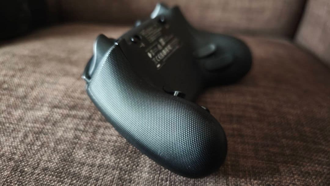 RAZER WOLVERINE V3 TOURNAMENT 有線コントローラー